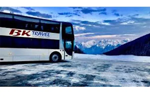 BK Travel dubbeldekker in de bergen